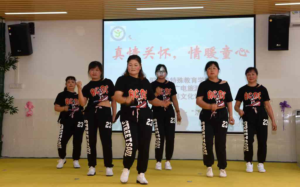 返回