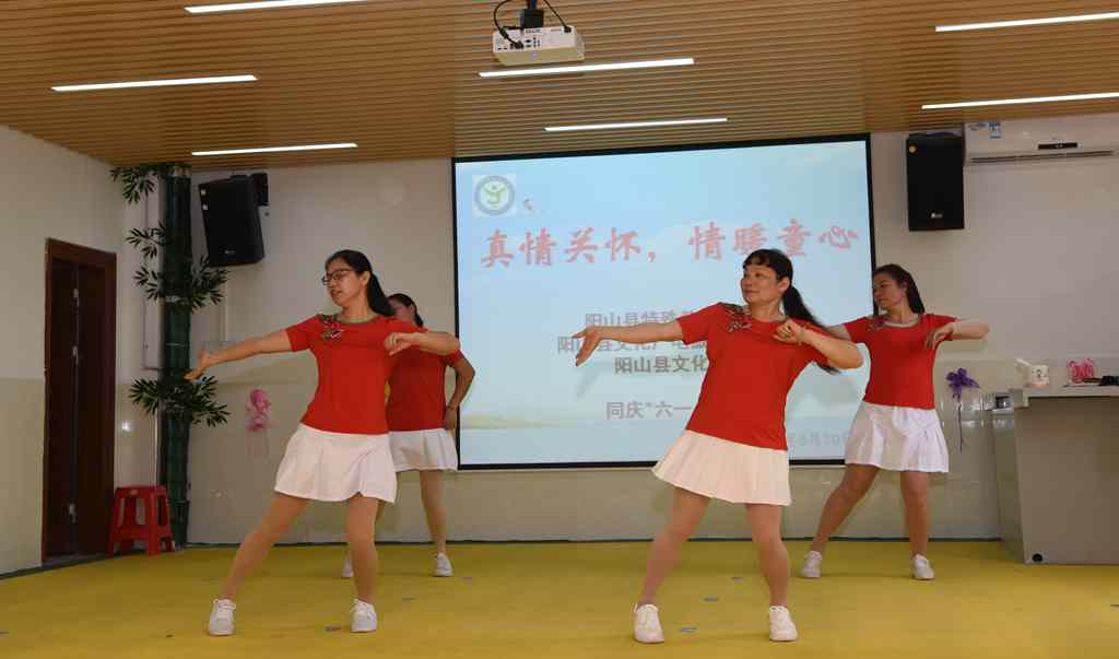 返回
